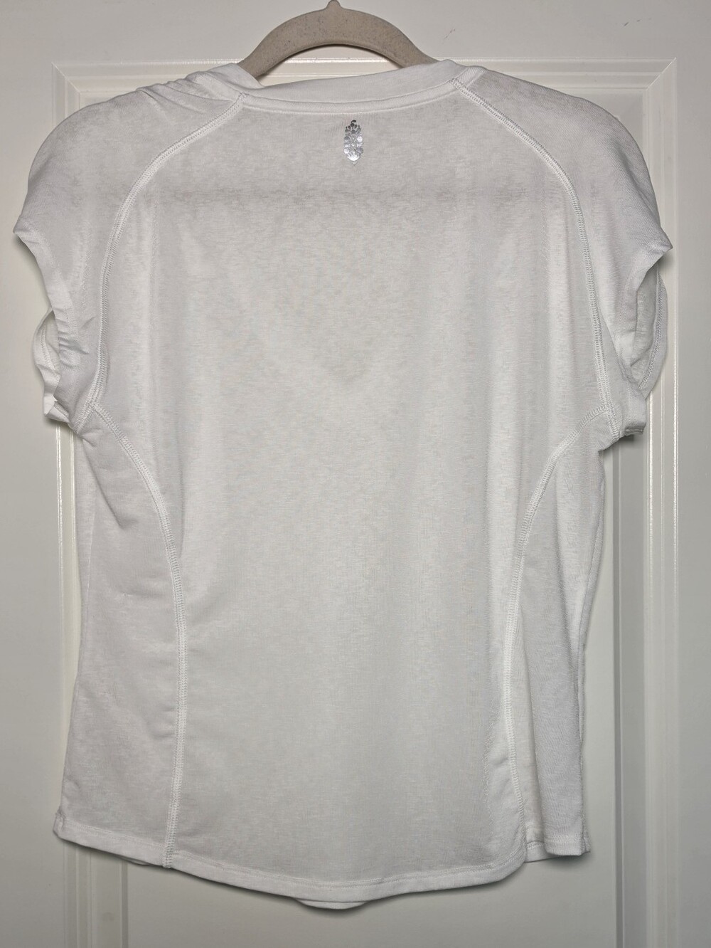 Title: Free People Movement White V-Neck Ruched Sleeve Active Top Women’s Large - Picture 3 of 8